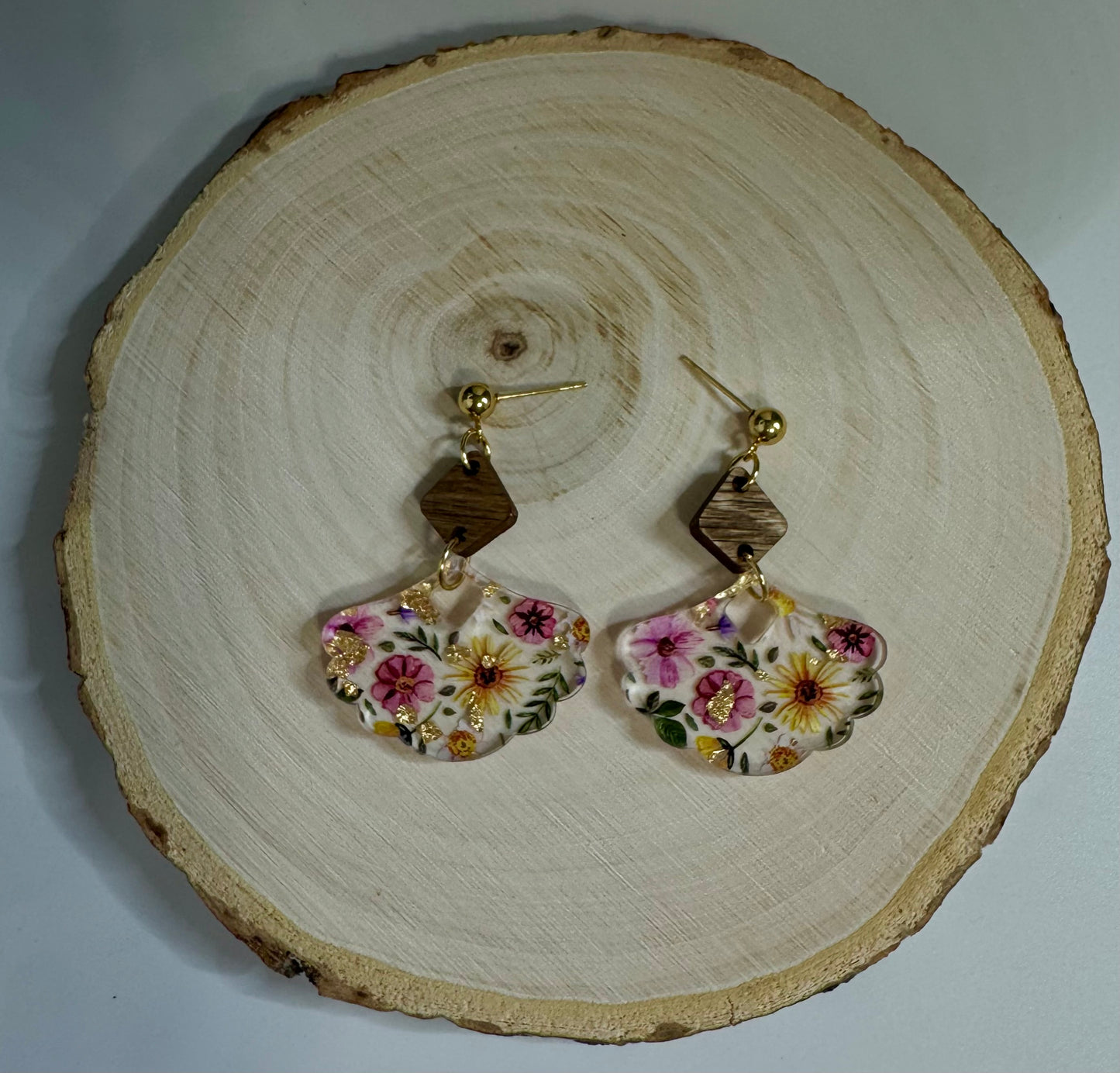 Scalloped Flair Pressed Flower Earrings